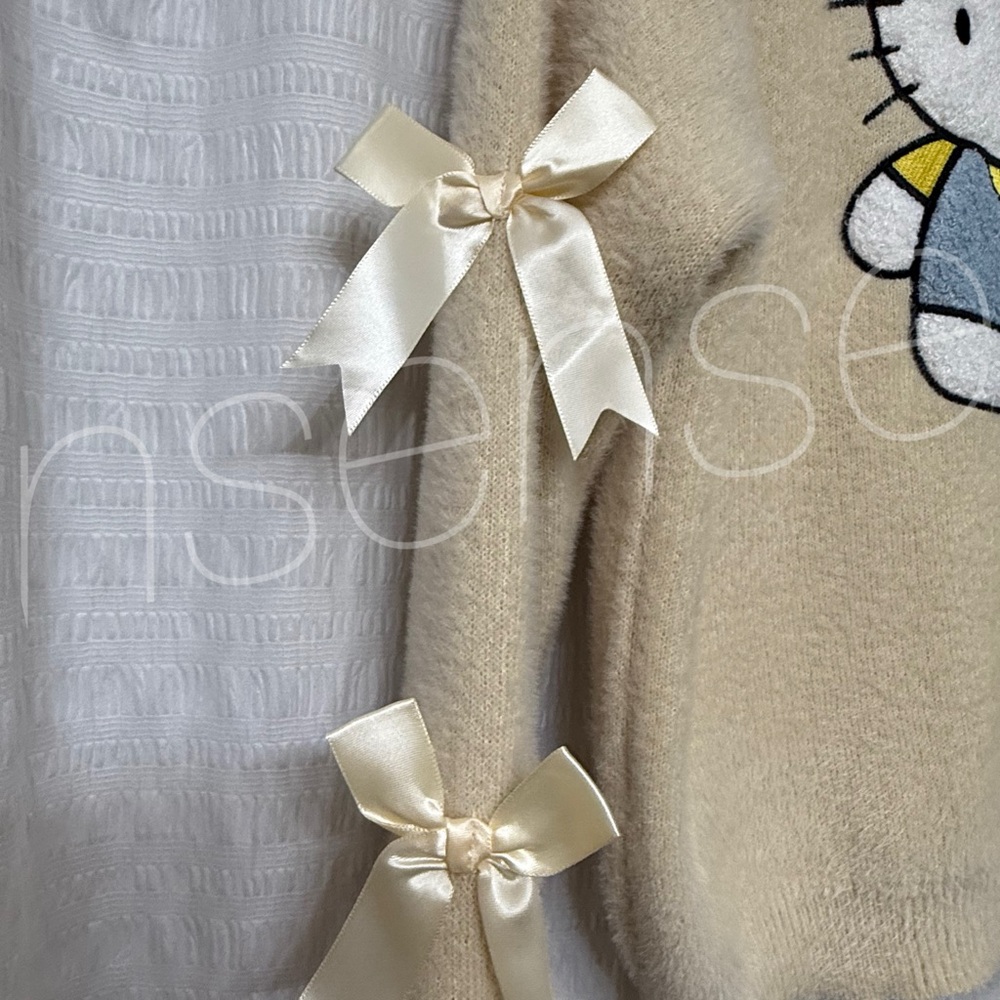 Hello Kitty Cream Knit Sweater - Picture 7 of 7